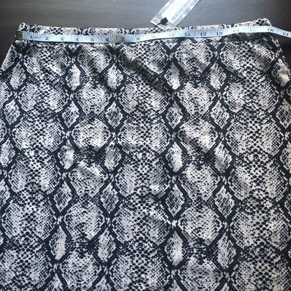 BOOHOO SKIRT Snake Print Mini Skirt Boohoo - Picture 8 of 9